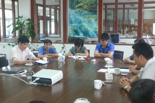 黨員創先爭優 職工爭當標兵.jpg 黨員創先爭優 職工爭當標兵.jpg