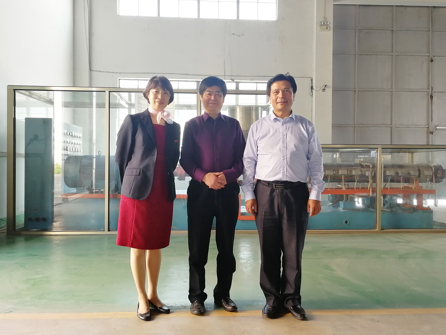 中塑協專家到蒞臨我公司參觀指導.jpg 中塑協專家到蒞臨我公司參觀指導.jpg